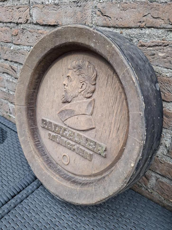 Reclamebord Paulaner in de vorm van tondeksel, Verzamelen, Biermerken, Zo goed als nieuw, Reclamebord, Plaat of Schild, Overige merken