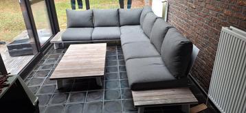 Hoek loungebank Suns beschikbaar voor biedingen