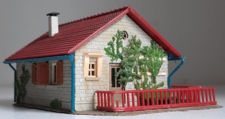 Faller B-200 H0 Landelijke woning / bungalow (gebouwd), Hobby en Vrije tijd, Modeltreinen | H0, Zo goed als nieuw, Brug, Tunnel of Gebouw