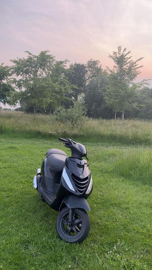 Piaggio zip 70cc “2001 frame”, Fietsen en Brommers, Scooters | Piaggio, Zo goed als nieuw, Zip, Ophalen