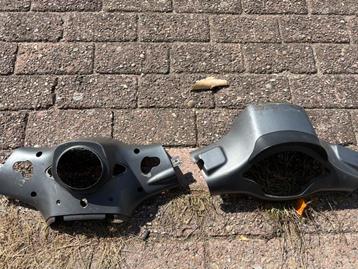 Vespa Sprint stuurkappen matgrijs beschikbaar voor biedingen