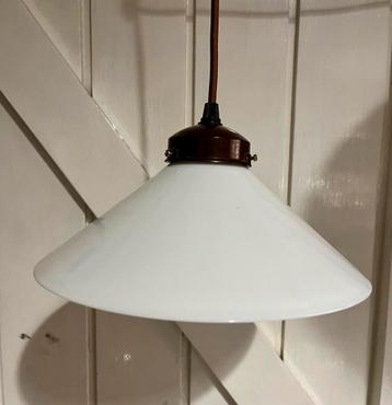 Vintage hanglampje opaal glas en bakeliet E27 beschikbaar voor biedingen