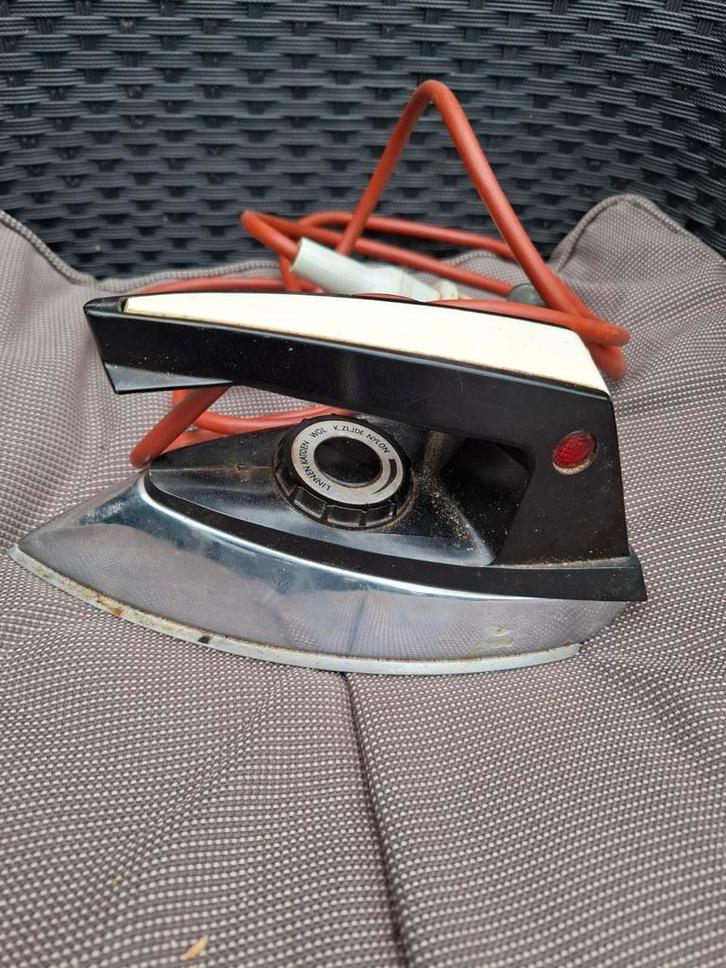 Vintage Strijkijzer, Witgoed en Apparatuur, Strijkijzers en Strijkplanken, Gebruikt, Strijkijzer met snoer, Ophalen