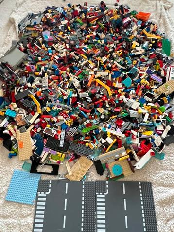 Lego heel veel lego beschikbaar voor biedingen