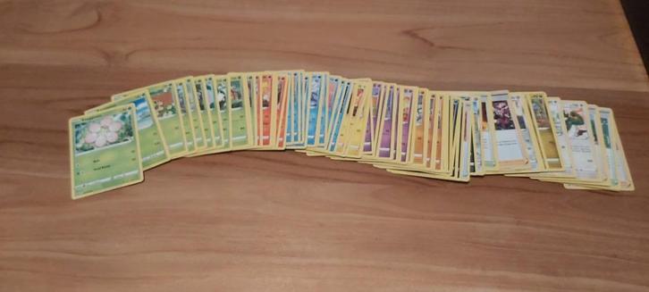 pokemon 2022 83x, Hobby en Vrije tijd, Verzamelkaartspellen | Pokémon, Zo goed als nieuw, Meerdere kaarten, Ophalen of Verzenden
