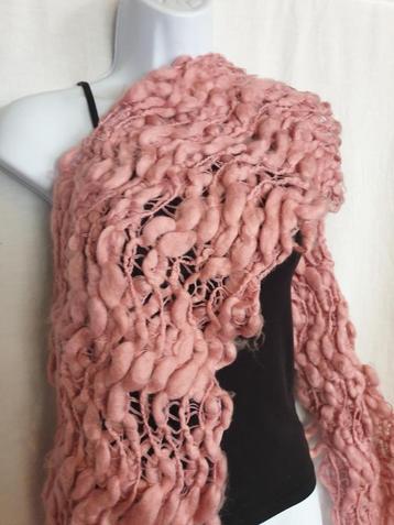 Aparte roze sjaal 30x200 beschikbaar voor biedingen