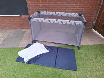 Prenatal campingbedje grijs incl. extra matras met hoes beschikbaar voor biedingen
