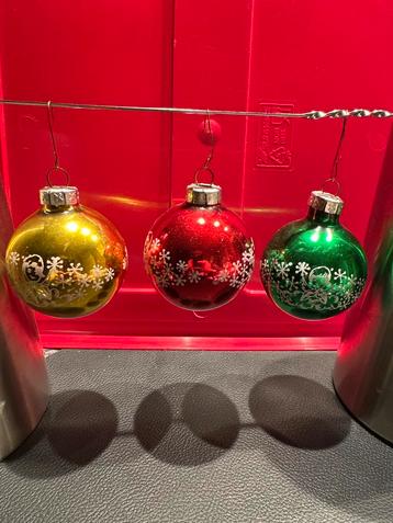 Vintage kerstballen rood/geel/groen beschikbaar voor biedingen
