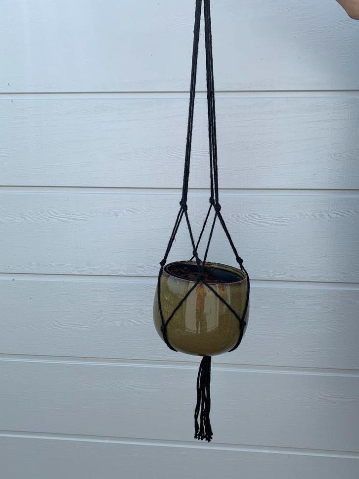 Olijfgroene hangpot met 4 mica kunstplant/kunstplanten, Tuin en Terras, Bloembakken en Plantenbakken, Zo goed als nieuw, Steen