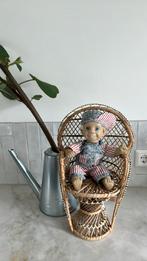 Globee pop met rotan stoeltje vintage, Verzamelen, Ophalen, Zo goed als nieuw, Pop