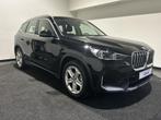 BMW iX1 xDrive30 Launch Edition | Comfort Pack Harman Kardon, Auto's, BMW, Automaat, Stof, Gebruikt, Zwart