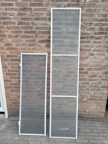 2 horren beschikbaar voor biedingen