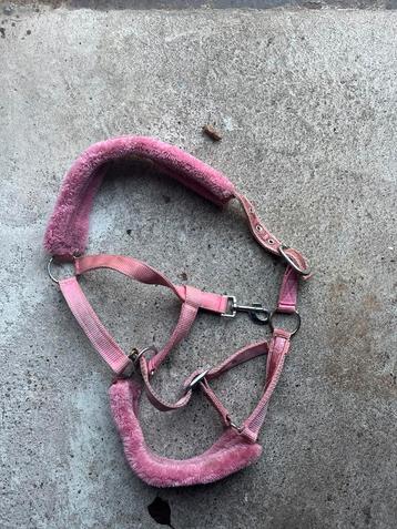 Roze halster met bont - maat COB beschikbaar voor biedingen