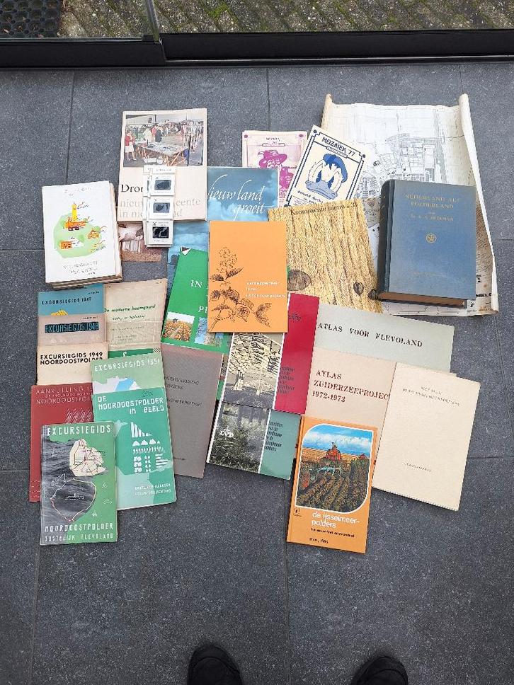 Diverse boeken e.d. Noordoostpolder, Boeken, Geschiedenis | Stad en Regio, Zo goed als nieuw, 20e eeuw of later, Ophalen of Verzenden