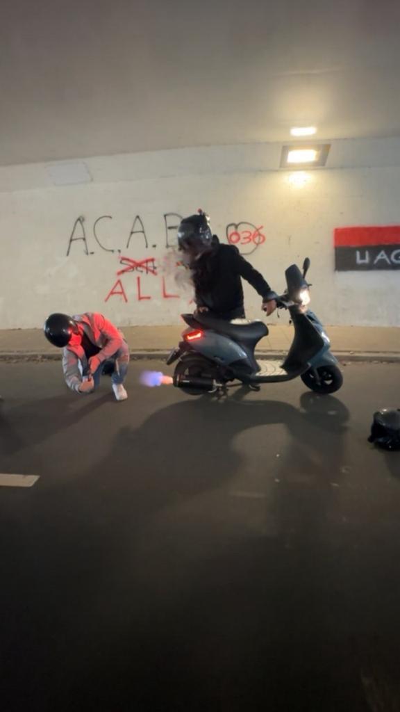 Piaggio zip porsche blauw, Fietsen en Brommers, Scooters | Piaggio, Zo goed als nieuw, Zip, Benzine, Ophalen