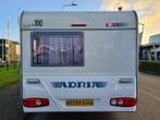 Adria Adora 432 PS Fransbed, Caravans en Kamperen, Caravans, Ringverwarming, Bedrijf, Treinzit, 750 - 1000 kg