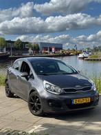Kia Rio 1.2 I 5DRS 2013 Grijs, Auto's, Kia, 450 kg, 4 cilinders, Origineel Nederlands, Handgeschakeld