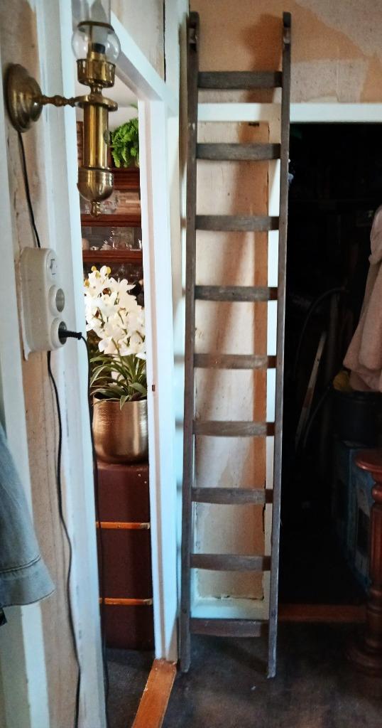 Oude ladder met sticker leuk voor decoratie lengte 2.40 m, Antiek en Kunst, Curiosa en Brocante, Ophalen