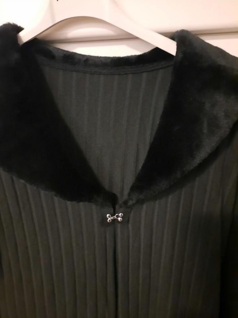 Zwart vest met imitatie bont - Maat 38, Ophalen of Verzenden, Nieuw, Maat 38/40 (M), Zwart