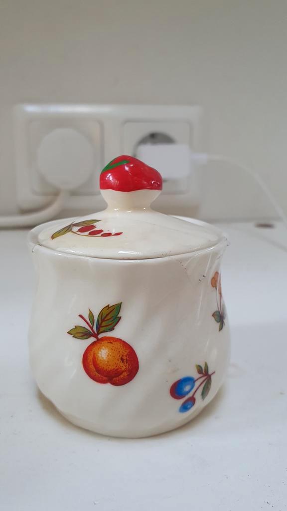 Klein suikerpotje met fruitmotief, Huis en Inrichting, Keuken | Servies, Gebruikt, Ophalen of Verzenden