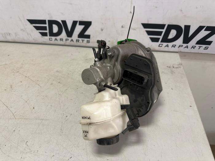 Rembekrachtiger van een Volkswagen Golf, Auto-onderdelen, Remmen en Aandrijving, Volkswagen, Gebruikt, 3 maanden garantie, Ophalen of Verzenden