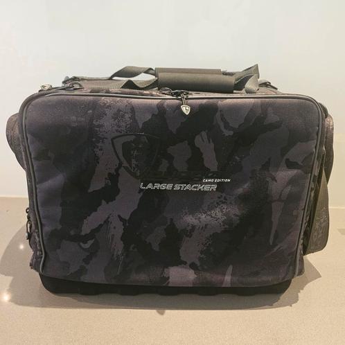 Fox Rage Voyager Large Stacker Camo Edition, Watersport en Boten, Hengelsport | Roofvissen, Gebruikt, Overige typen, Ophalen of Verzenden