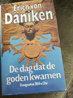 de dag dat de goden kwamen ., Boeken, Partijen en Verzamelingen, Overige, Zo goed als nieuw, Ophalen