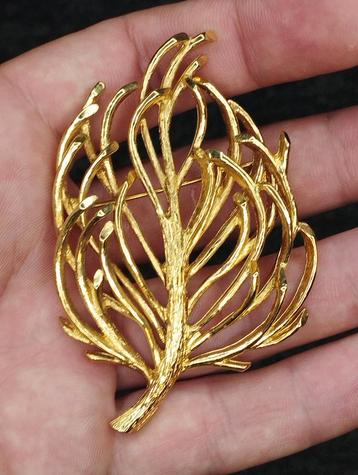 zeldzame mooie broche Vintage monet beschikbaar voor biedingen
