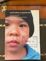 Hans Walenkamp - Adopteren in Nederland - Ervaringen van twe, Ophalen of Verzenden, Gelezen, Nederland