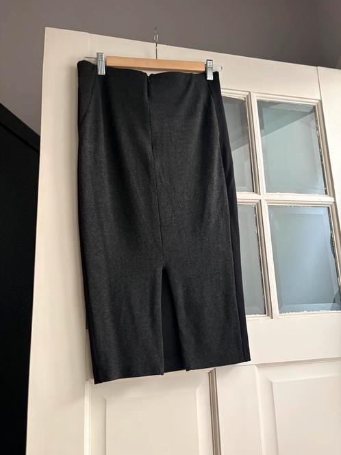 Dante 6 grijs met zwarte rok maat 4 M, Kleding | Dames, Rokken, Zo goed als nieuw, Maat 38/40 (M), Grijs, Knielengte, Verzenden
