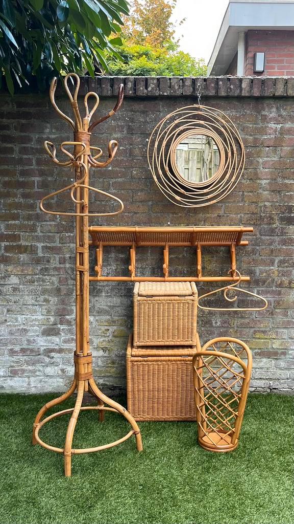 Rotan bamboe kapstok hangers speelgoedmand spiegel, Huis en Inrichting, Woonaccessoires | Kapstokken, Gebruikt, Staande kapstok