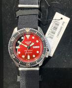 Seiko SKX SRPE83K1 “Brian May Limited Edition”, Sieraden, Tassen en Uiterlijk, Horloges | Heren, Seiko, Staal, Polshorloge, Nieuw