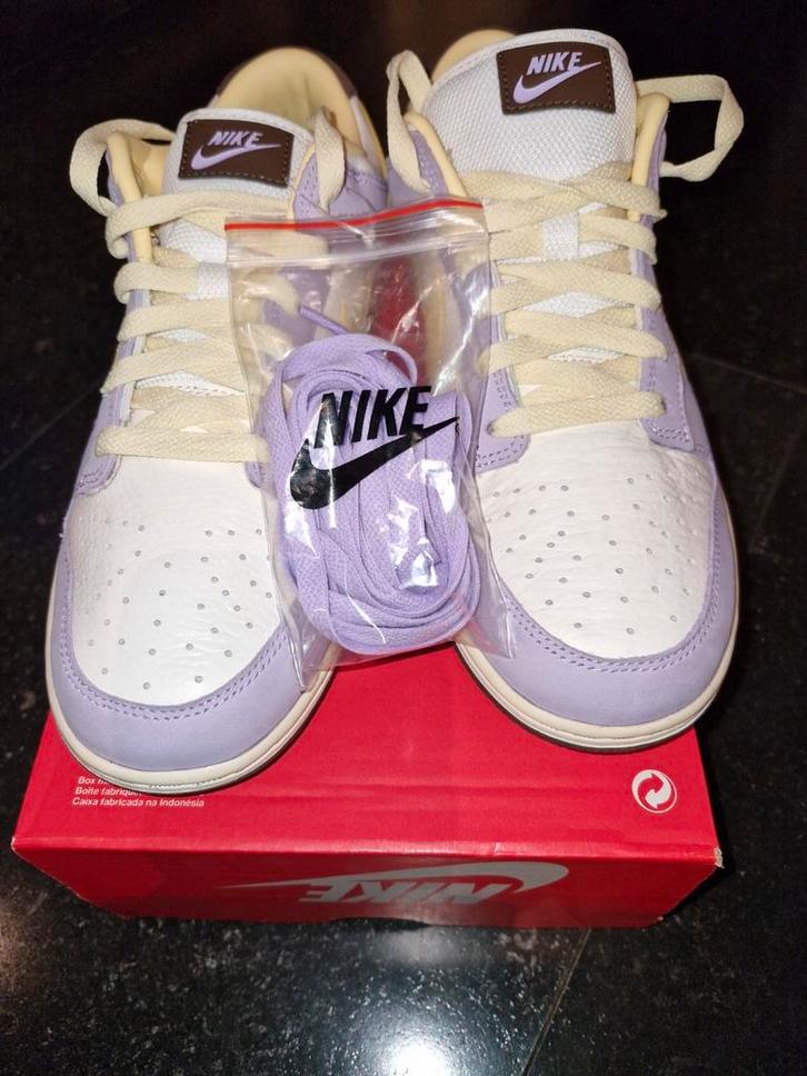 Nike Dunk Low Lila - Limited Edition! Maat 42, Kleding | Dames, Schoenen, Nieuw, Sneakers of Gympen, Overige kleuren, Ophalen of Verzenden