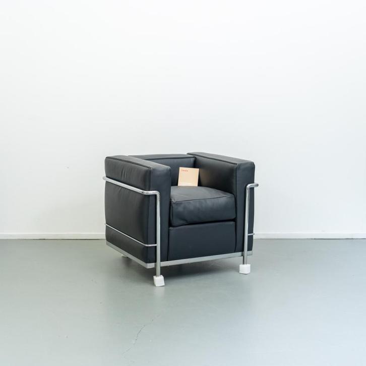 4x Cassina LC2 Le Corbusier Fauteuil Zwart Leer - Chroom, Huis en Inrichting, Fauteuils, Nieuw, Leer, Metaal, 75 tot 100 cm, Minder dan 75 cm