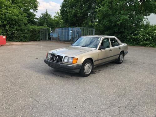 mercedes 260 handbak opknaper / donor, Auto's, Mercedes-Benz, Particulier, E-Klasse, Benzine, Sedan, Handgeschakeld, Bruin, Stof