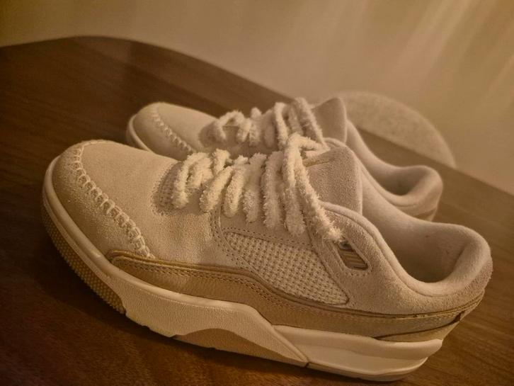 Jordan Flight Court maat 38,5 - ZGAN!, Kleding | Dames, Schoenen, Zo goed als nieuw, Bruin, Ophalen of Verzenden