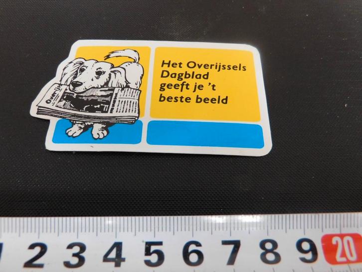 sticker krant het overijssels dagblad strip teckel, Verzamelen, Stickers, Zo goed als nieuw, Ophalen