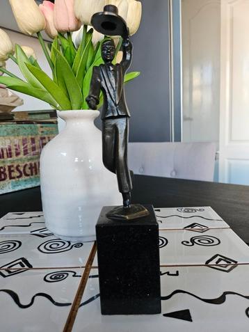 Beeld Chapeau Artihove beschikbaar voor biedingen