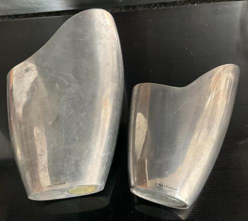 2 Aluminium Vazen - Designer: Anna Evferlund, Huis en Inrichting, Woonaccessoires | Vazen, Gebruikt, Overige kleuren, Minder dan 50 cm