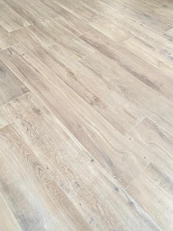 tegels houtlook keramisch parket Porcelanosa 8 meter beschikbaar voor biedingen
