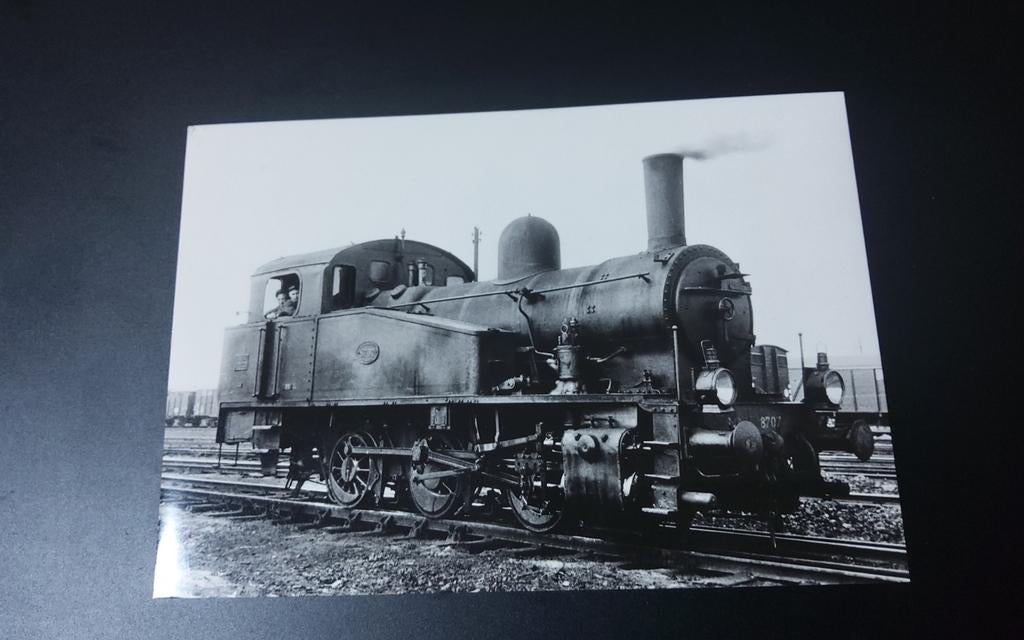 Oude foto NS 8707 te Rotterdam Feyenoord 1954, Ophalen of Verzenden, Gebruikt, Tram