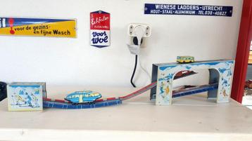 Origineel blikken skipiste, jaren '50. beschikbaar voor biedingen