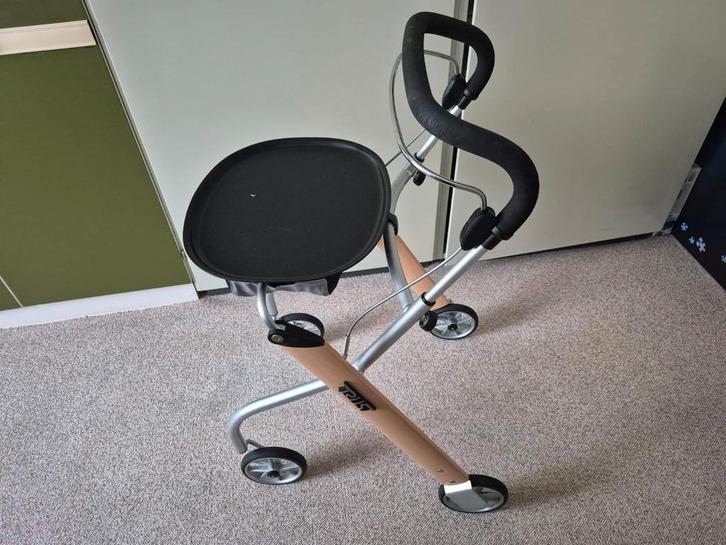 Super mooie lichtgewicht rollator!, Diversen, Rollators, Zo goed als nieuw, Lichtgewicht, Ophalen