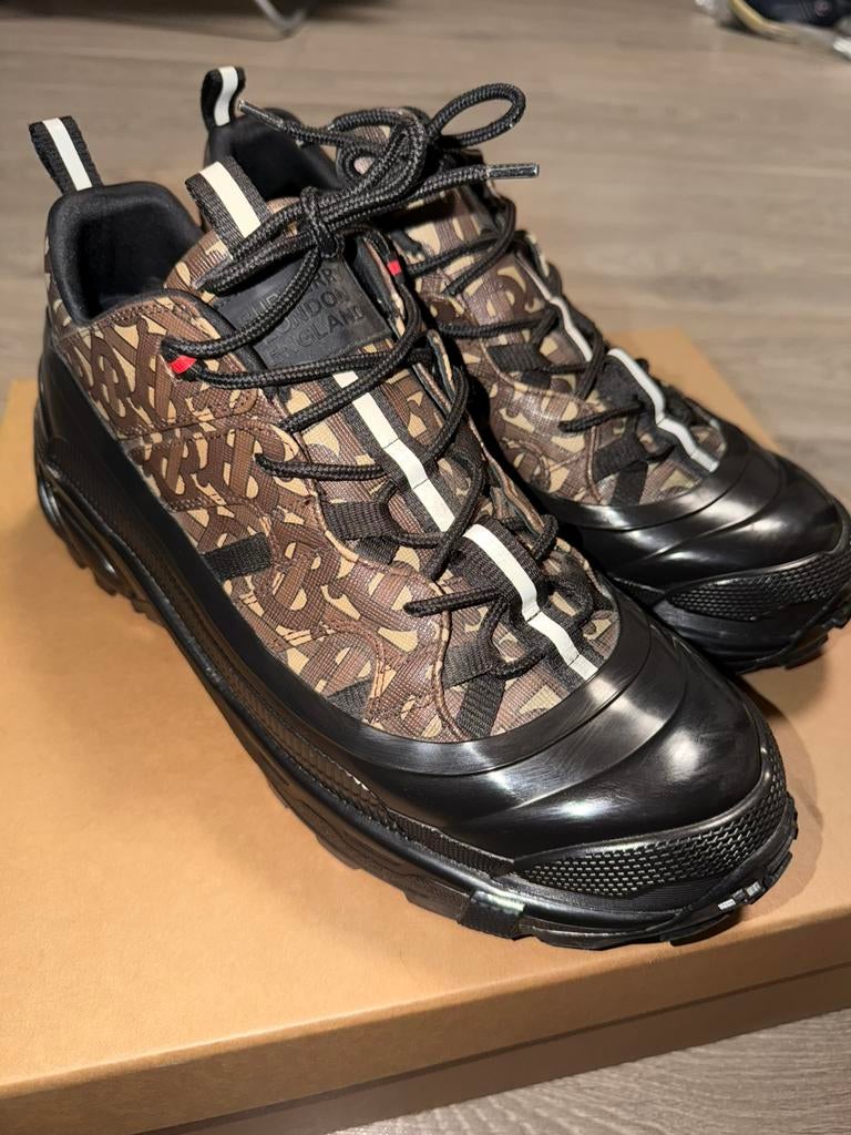 Burberry Arthur sneaker TB-Monogram, Ophalen, Zwart, Sneakers of Gympen, Gedragen