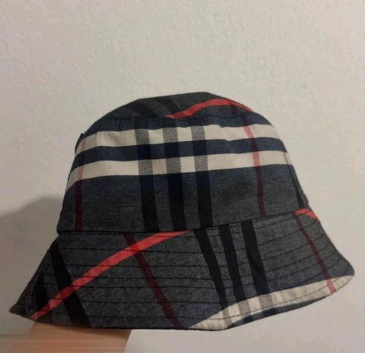 Burberry Vissershoedje M/V Dubbelzijdig XXL, Kleding | Dames, Hoeden en Petten, Gedragen, Hoed, 58 cm (L, 7¼ inch) of meer, Verzenden