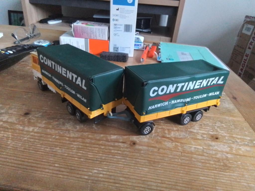 Ford combinatie continental, Hobby en Vrije tijd, Modelauto's | 1:50, Matchbox, M, Ophalen of Verzenden, Zo goed als nieuw