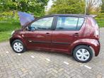 Daihatsu Sirion 1.0 51KW 2009 Rood, Auto's, Voorwielaandrijving, Stof, 750 kg, Elektrische ramen
