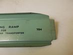 1955 Dinky Toys 794 LOADING RAMP FOR PULLMORE CARTRANSPORTER, Ophalen of Verzenden, Gebruikt, Bus of Vrachtwagen, Dinky Toys