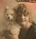 blond haar vrouw hond Spitz witte Keeshond  rozen  1910  fr, Gelopen, Overige thema's, Voor 1920, Verzenden
