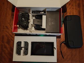 Nintendo Switch + beschermhoes beschikbaar voor biedingen